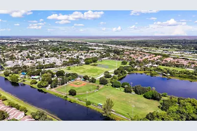 570 Woodgate Cir #A, Sunrise, FL 33326 - Photo 7