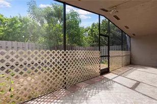 570 Woodgate Cir, Sunrise, FL 33326 - Photo 21