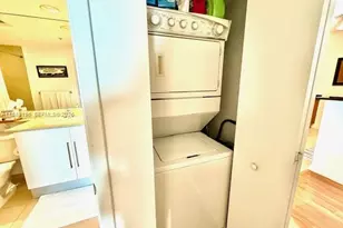 325 S Biscayne Blvd, Miami, FL 33131 - Photo 31