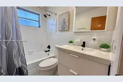 1801 NW 5th St, Miami, FL 33125 - Photo 9