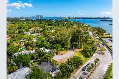 860 NE 70th St, Miami, FL 33138 - Photo 9