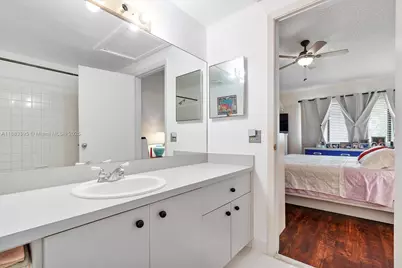 4347 SW 70th Ter, Davie, FL 33314 - Photo 15