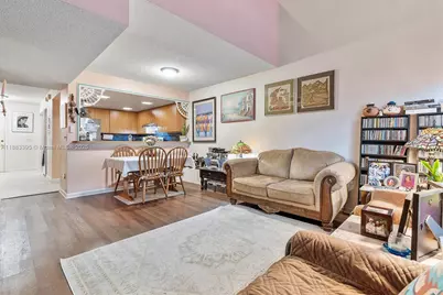 4347 SW 70th Ter, Davie, FL 33314 - Photo 3