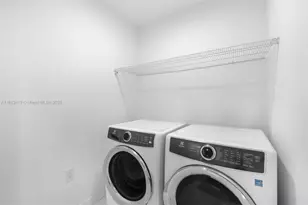 851 NE 1st Ave, Miami, FL 33132 - Photo 15