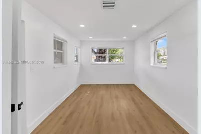 327 SE 2nd Ave, Dania Beach, FL 33004 - Photo 11