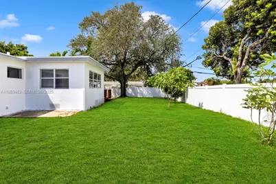 327 SE 2nd Ave, Dania Beach, FL 33004 - Photo 25