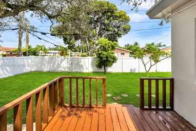 327 SE 2nd Ave, Dania Beach, FL 33004 - Photo 27