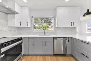 327 SE 2nd Ave, Dania Beach, FL 33004 - Photo 9