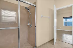 2401 NE 4th St, Homestead, FL 33033 - Photo 21