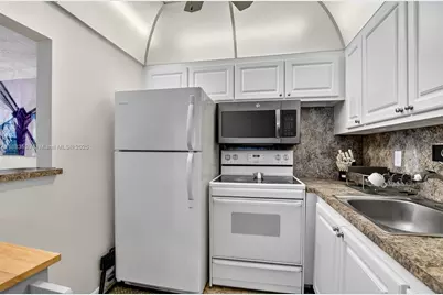 2009 N Farnham  N #2009, Deerfield Beach, FL 33442 - Photo 7