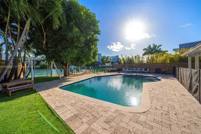840 S Shore Dr, Miami Beach, FL 33141 - Photo 31