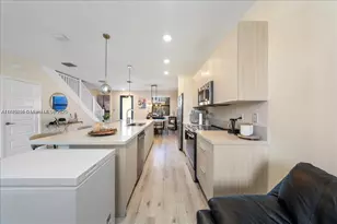 10413 NW 82nd St, Doral, FL 33178 - Photo 5