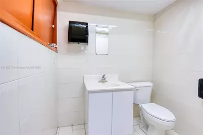 6250 W 21st Ct, Hialeah, FL 33016 - Photo 5