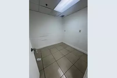 4445 W 16th Ave #605, Hialeah, FL 33012 - Photo 31