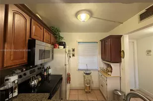 2726 NW 104th Ave, Sunrise, FL 33322 - Photo 3