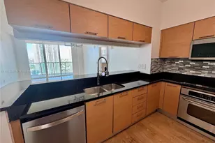 31 SE 5th St, Miami, FL 33131 - Photo 7