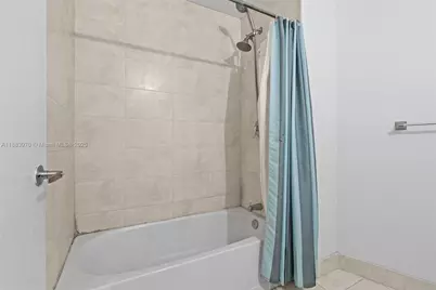 1900 N Bayshore Dr #4018, Miami, FL 33132 - Photo 29