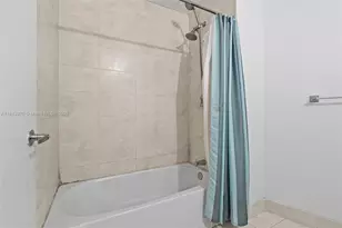 1900 N Bayshore Dr, Miami, FL 33132 - Photo 29