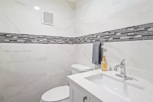 9373 Fontainebleau Blvd, Miami, FL 33172 - Photo 15