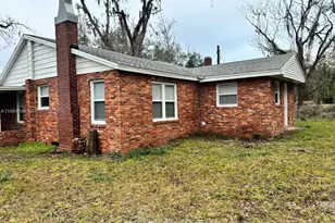 1056 NE Scott St, Other City - In The State Of Florida, FL 32064 - Photo 1