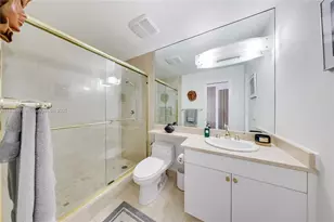 1000 Venetian Way, Miami, FL 33139 - Photo 11