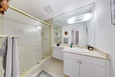 1000 Venetian Way #1902, Miami, FL 33139 - Photo 13
