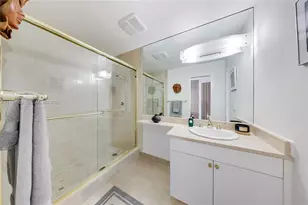 1000 Venetian Way, Miami, FL 33139 - Photo 13