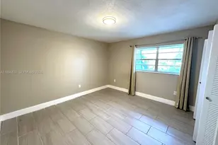 250 NW 107th Ave, Miami, FL 33172 - Photo 11