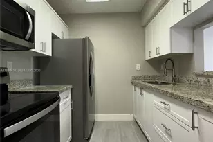 250 NW 107th Ave, Miami, FL 33172 - Photo 7