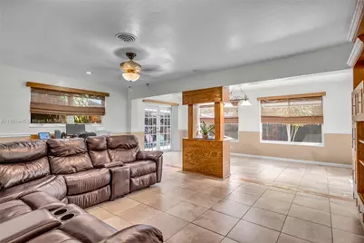 421 SW 64th Way, Pembroke Pines, FL 33023 - Photo 11