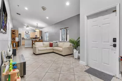 3327 NE 11th Dr, Homestead, FL 33033 - Photo 9