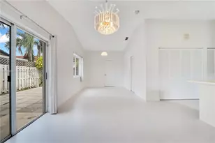 12362 NW 98th Pl, Hialeah Gardens, FL 33018 - Photo 11