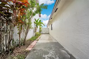 12362 NW 98th Pl, Hialeah Gardens, FL 33018 - Photo 23