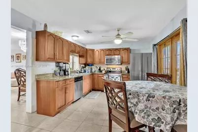 9900 SW 12 St, Pembroke Pines, FL 33025 - Photo 7