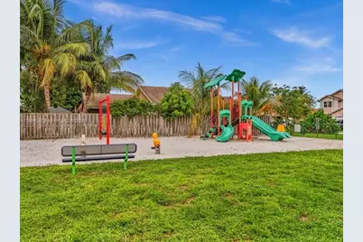 9900 SW 12 St, Pembroke Pines, FL 33025 - Photo 33