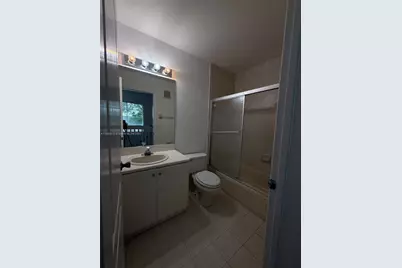 17640 NW 73rd Ave #200-19, Hialeah, FL 33015 - Photo 5