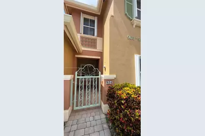 924 SW 143rd Ter #305, Pembroke Pines, FL 33027 - Photo 1