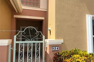 924 SW 143rd Terrace, Pembroke Pines, FL 33027 - Photo 1