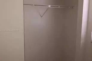 215 Lake Pointe Dr, Oakland Park, FL 33309 - Photo 15