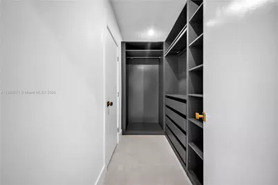 5250 NW 4th St, Miami, FL 33126 - Photo 23