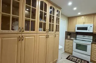 5005 Collins Ave, Miami Beach, FL 33140 - Photo 3