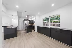 1825 Alamanda Dr, North Miami, FL 33181 - Photo 9