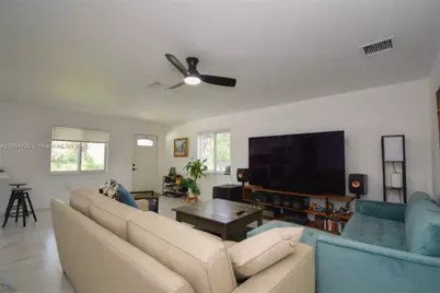 830 NW 19th Ter, Fort Lauderdale, FL 33311 - Photo 5