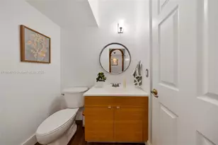 5625 NW 112th Path, Doral, FL 33178 - Photo 9