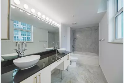 31 SE 5th St #1510, Miami, FL 33131 - Photo 23