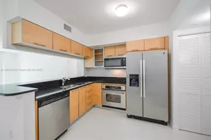 31 SE 5th St, Miami, FL 33131 - Photo 7