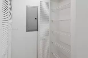 31 SE 5th St, Miami, FL 33131 - Photo 21