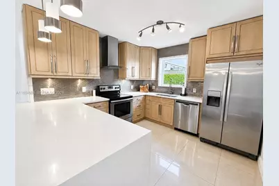 2830 NE 56 Ct, Fort Lauderdale, FL 33308 - Photo 5