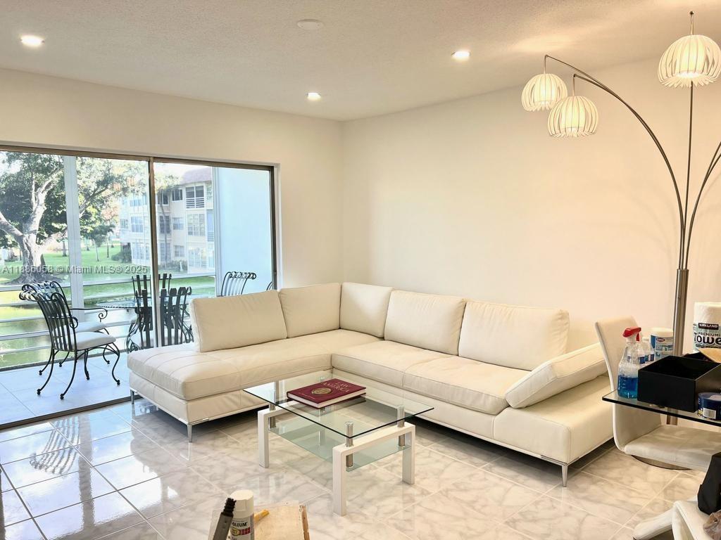 5051 W Oakland Park Blvd #204 main architectural view