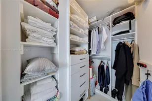 300 S Biscayne Blvd, Miami, FL 33131 - Photo 13